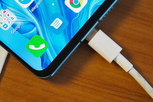 Jak se k budoucím smartphonům bez (USB-C) konektoru staví EU?