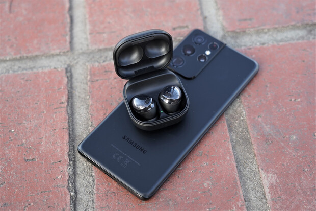 Podívejte se na unboxing  a první dojmy ze sluchátek Samsung Galaxy Buds 2