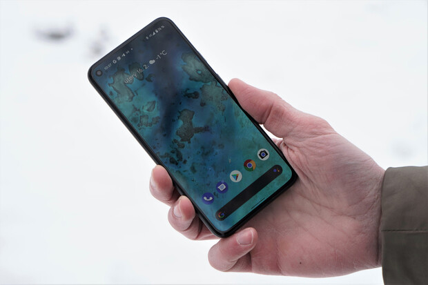 Jak rychle se nabije Google Pixel 5 originálním 18W adaptérem?