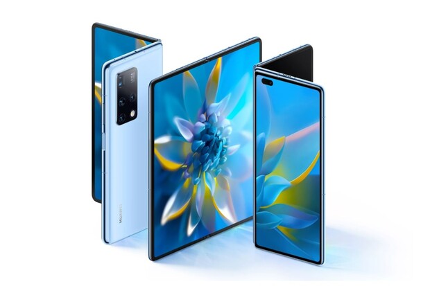 Ohebný Huawei Mate X2 dorazil. Vyplatí se mu inspirace Samsungem?