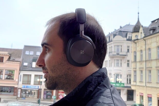 Zalahodí očím i uším. Testujeme sluchátka Bang & Olufsen Beoplay H95