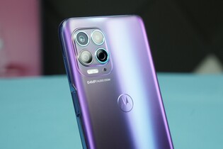 Zbrusu nová Motorola Moto G100 je krasavice. Jaké jsou naše další dojmy?
