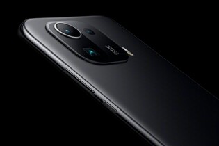 Xiaomi Mi 11 Pro šokuje 67W bezdrátovým nabíjením. Nabije se za půl hodiny