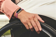 Elegantní náramek Fitbit Luxe změří okysličení krve i upozorní na stres