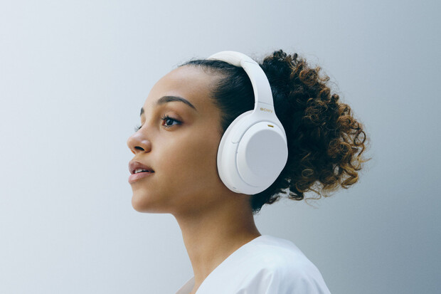 Soutěžte o limitovanou edici sluchátek Sony WH-1000XM4 Silent White