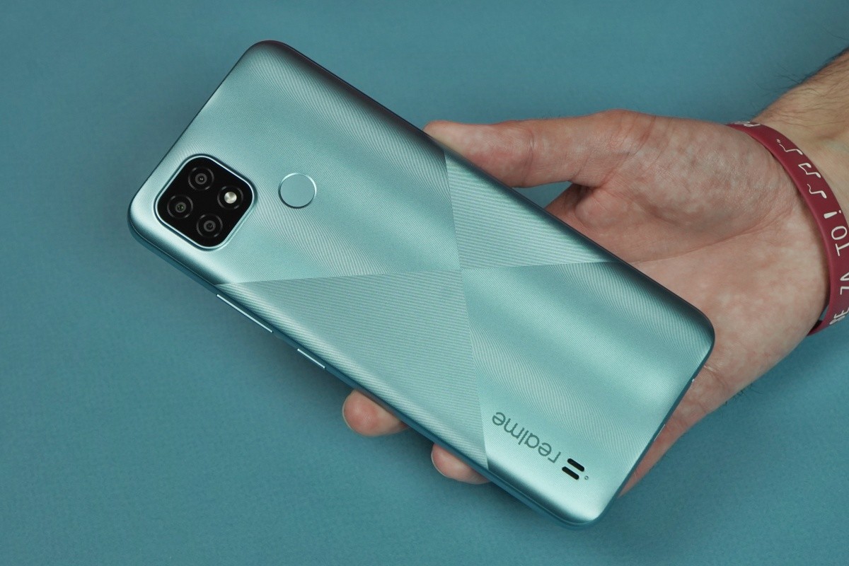 Základní Realme C21 míří na český trh. Cena začíná pod 3 tisíci ...