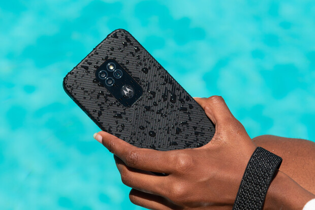 Vysoce odolná Motorola Defy přichází. Přežije pády, hlínu i dezinfekční koupel