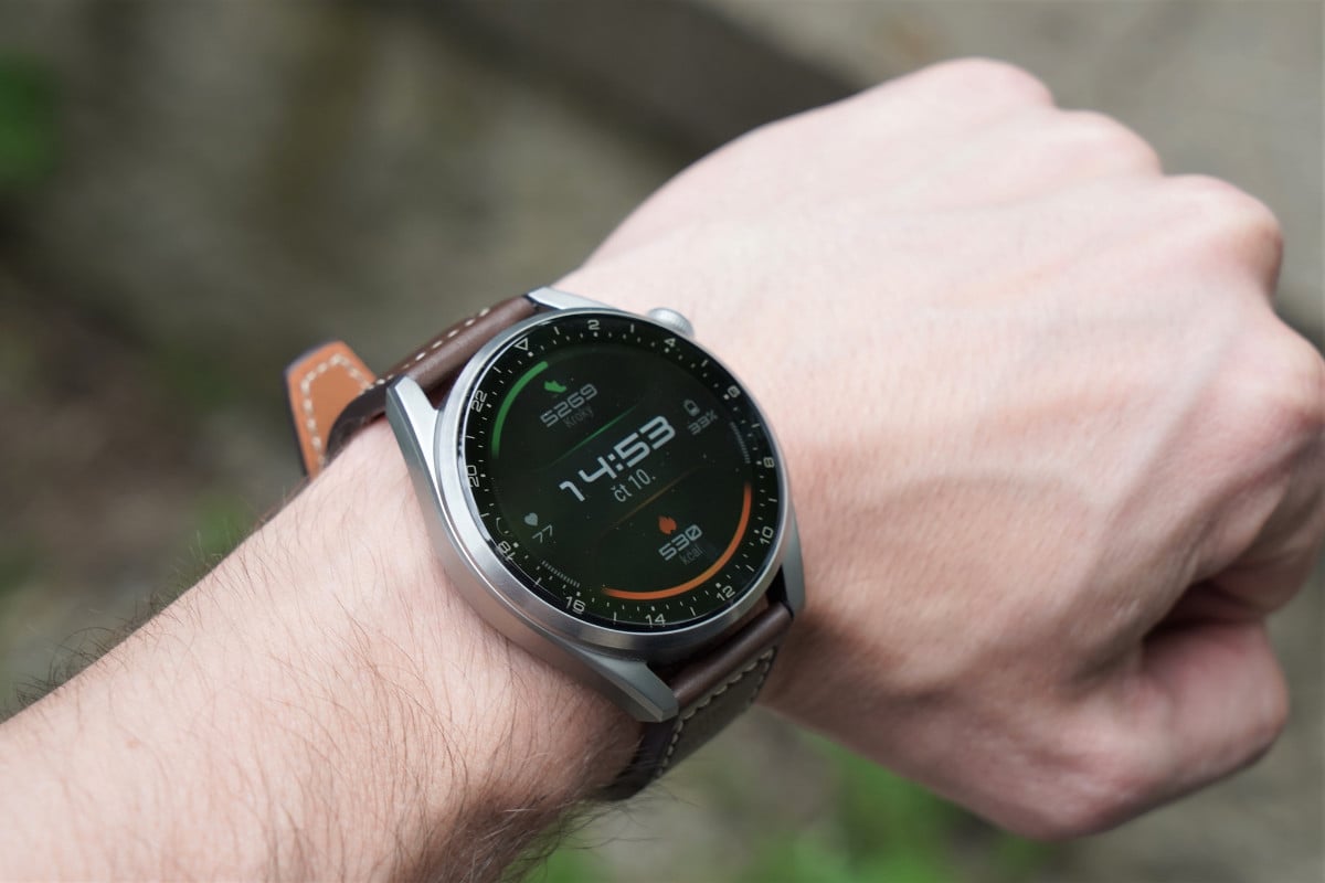 Huawei Watch se nau ily odpov dat na notifikace Otestovali jsme