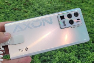 Na veletrhu MWC 2021 jsme vyzkoušeli ZTE AXON 30 Ultra 5G s 5× optickým zoomem