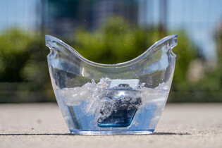 Nokia XR20 funguje nejenom jako telefon, ale zastoupí i louskáček ořechů