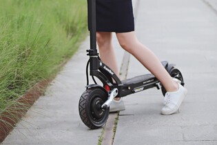 Nejlepší elektrokoloběžka roku 2021. Kaabo Mantis 10 už koupíte i v Česku