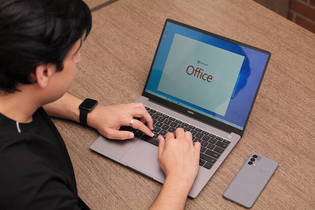 Realme Book klepe na dveře. Zájemce láká na displej s poměrem 3:2 a čtečku otisků