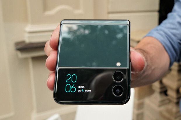 Sexy ohebné véčko Galaxy Z Flip3 šokuje odolností IPX8