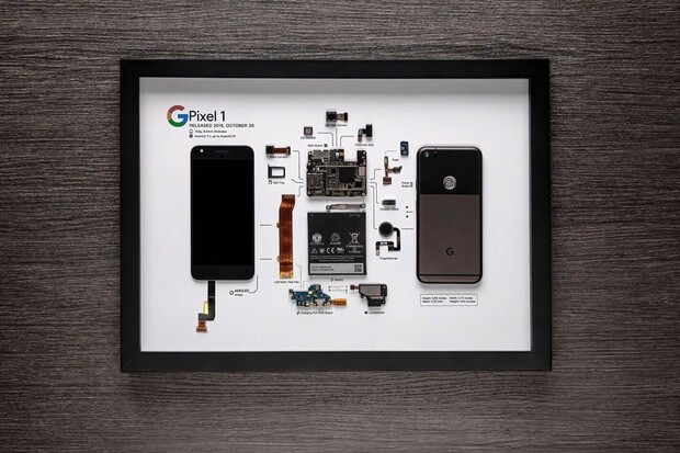 Hledáte originální výzdobu na zeď? Co takhle rozebraný Google Pixel