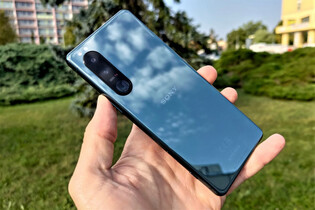 K předobjednávce kompaktní Sony Xperie 5 III můžete získat bezdrátová sluchátka