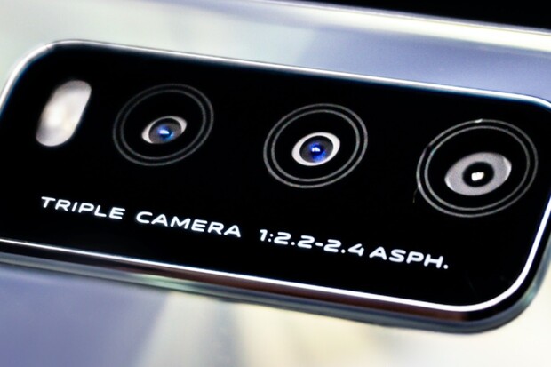 Kruh se uzavřel. Vivo znovu vynalezlo odnímatelný modul fotoaparátu 