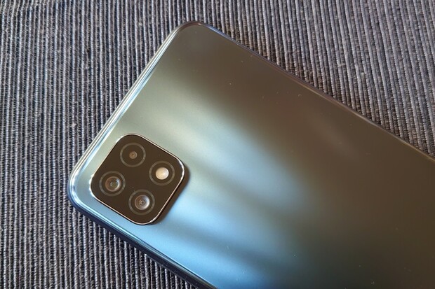 Kvalitní noční fotky za pár korun? Podívejte se, jak si vede Samsung Galaxy A22 5G