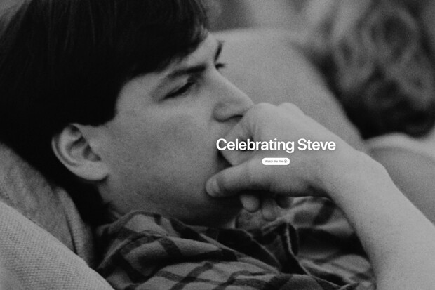 Apple připomíná 10. výročí úmrtí Steva Jobse kompletní změnou titulní stránky