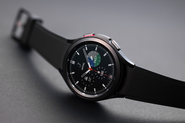 Galaxy Watch4 jsou teď nejvýhodnější. Samsung rozdává slevu 1 500 Kč