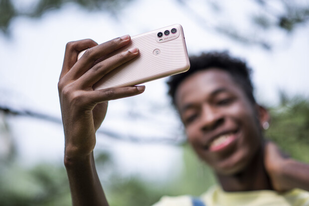 Motorola moto e40 míří na český trh. Za málo peněz toho umí překvapivě dost