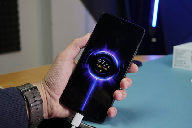 Do 100 % za 17 minut? Změřili jsme, jak rychle se nabíjí Xiaomi 11T Pro výkonem 120 W