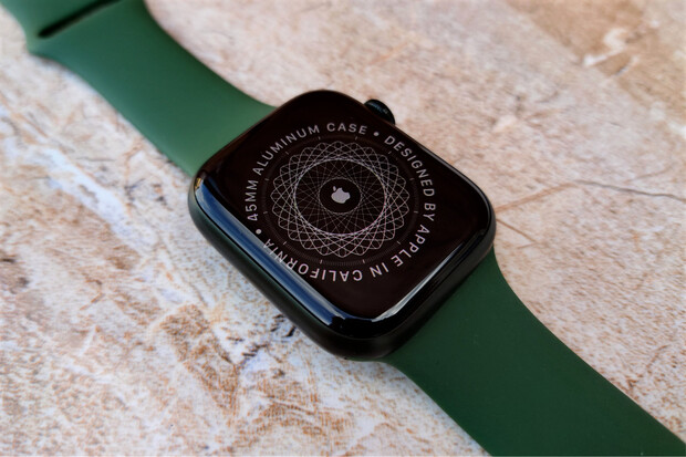 Jaké zvláštnosti odhalila „pitva“ hodinek Apple Watch 7?