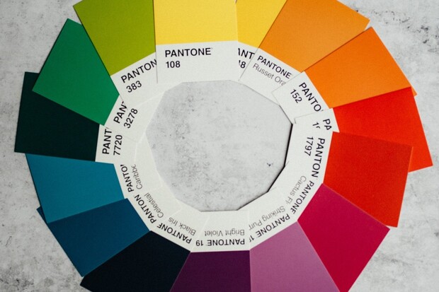 Víte, jak se pozná, že je zle? Když výrobci elektroniky začnou řešit barvy