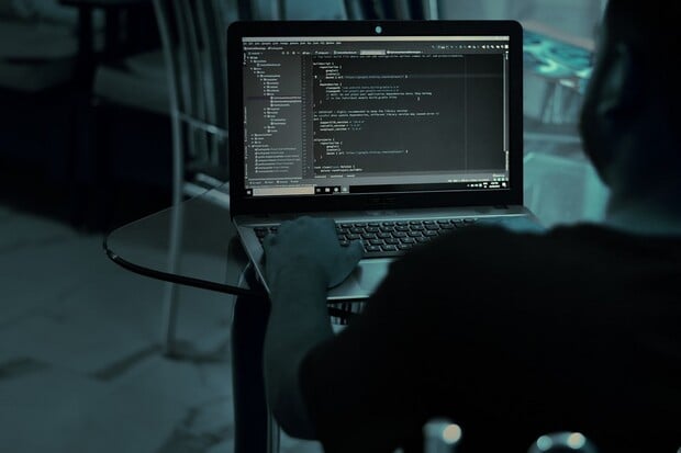 Kyberzločinci sází na e-mailové přílohy v češtině. Hlavně je neotvírejte