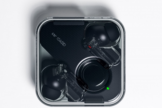 Nothing představilo populární sluchátka v nové barvě, akceptuje i kryptoměny