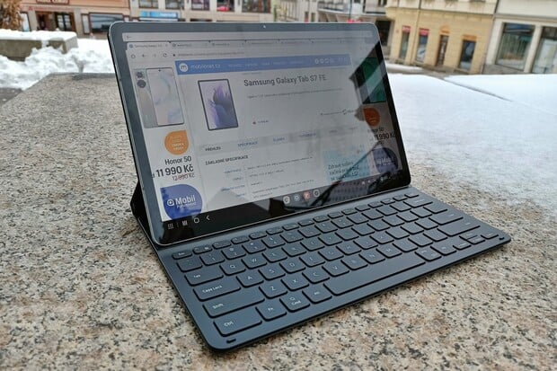 Samsung (ne)ukázal chystaný tablet Galaxy Tab S8 Ultra s výřezem