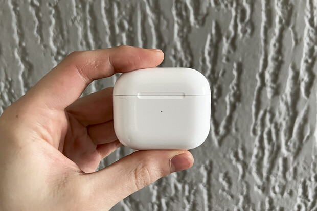 AirPods 3 lidé nechtějí, Apple údajně výrazně snižuje výrobu