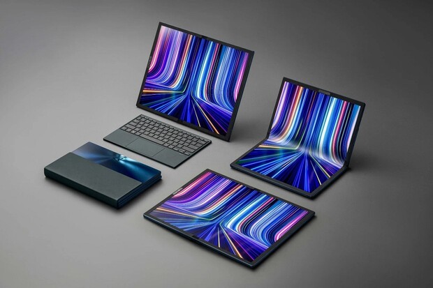 ASUS Zenbook 17 Fold ukazuje, proč chtít ohebné displeje. Kvůli opravdu velké ploše