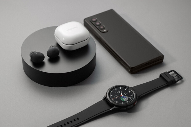 Samsung vám dá zdarma hodinky a telefon v hodnotě 21 tisíc, ale jen do Valentýna