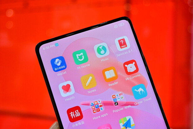 V ČR neprodávané Xiaomi MIX 4. Zkusili jsme telefon s foťákem pod displejem