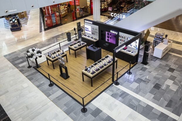 Samsung otevírá pop-up store v pražském OC Westfield Chodov slevami a bonusy