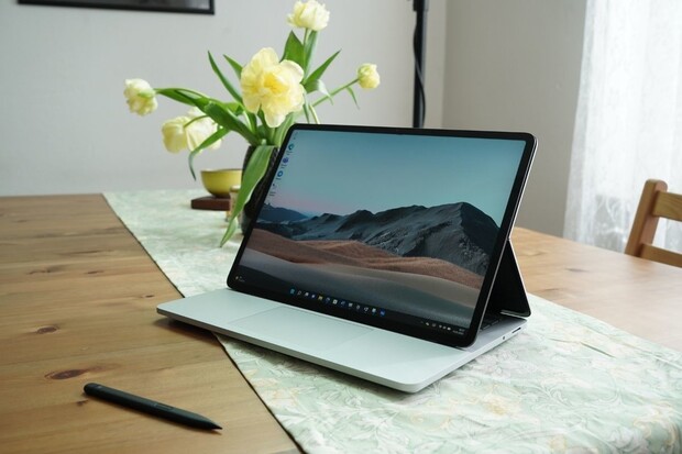 Podívejte se na naši videorecenzi konvertiblu Surface Laptop Studio