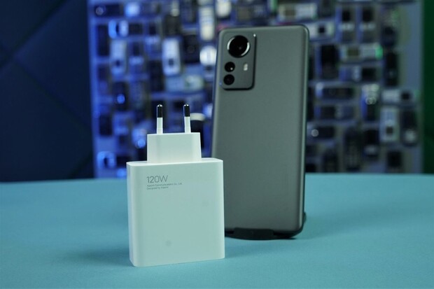Otestovali jsme 120W nabíjení vlajkového Xiaomi 12 Pro! Tady jsou výsledky