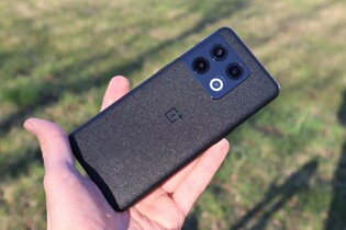 Stylové OnePlus 10 Pro s fotoaparáty Hasselblad a 80W nabíjením v redakci