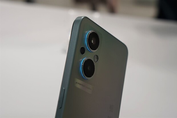 Oppo Reno7 Lite se zářícím fotomodulem naživo! Jaké jsou naše první dojmy?