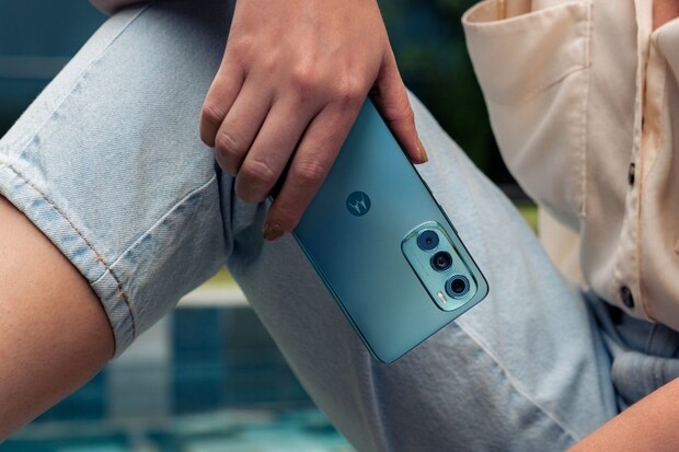 Motorola Edge 30 má 144Hz OLED displej, Snapdragon 778G+ a je tenká jako břitva