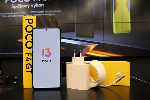 Herní speciál Poco F4 GT s magnetickými triggery a Snapdragonem 8 Gen1 v redakci