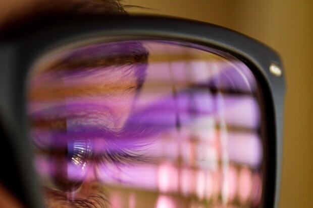 Proč ještě všichni nenosíme chytré brýle? Odpověď hledejte na zápěstích 