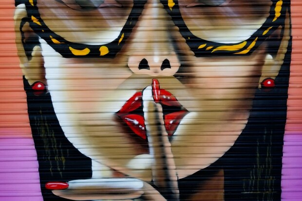 Menstruační kalendář v hodinkách či v mobilu už najednou není tak dobrý nápad