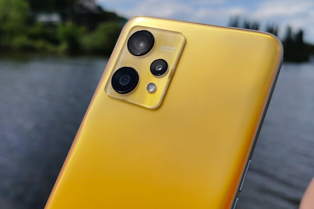 Fotíme s novým Realme 9 4G z lodi na Vltavě