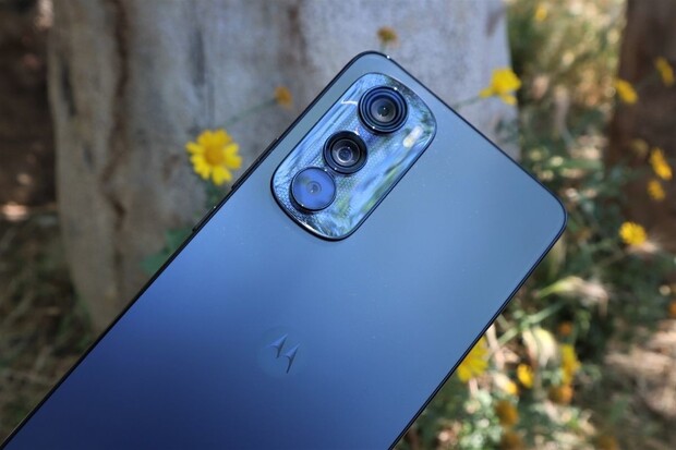 TOP 5 vlastností Motoroly Edge 30. Zahraje za málo peněz hodně muziky?