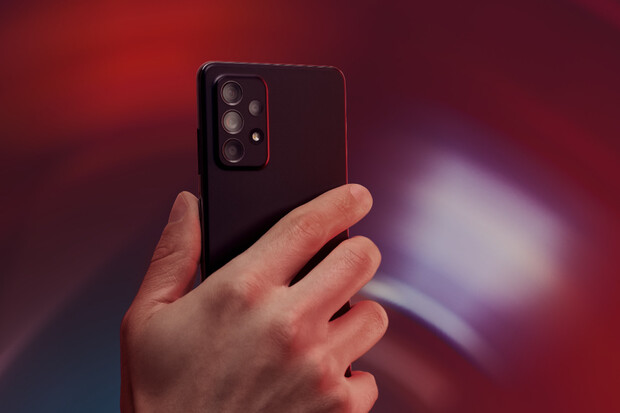 Cena Galaxy A52 maximálně klesla, stále ještě můžete získat Galaxy Watch4 zdarma