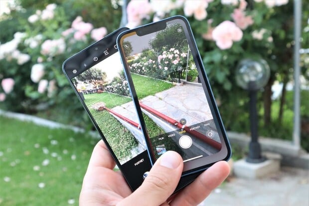 Fotoduel Samsungu Galaxy S22 a iPhonu 13 mini. Rozhodněte, který fotí lépe