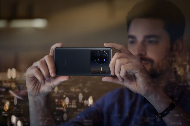 Přivítejte Vivo X80 Pro s nekompromisní fotovýbavou a obří ultrazvukovou čtečkou
