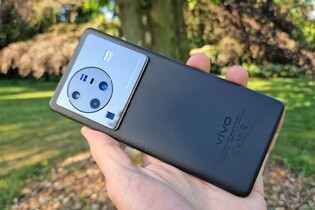 Vivo dá k top modelu X80 Pro bezdrátovou nabíječku zdarma