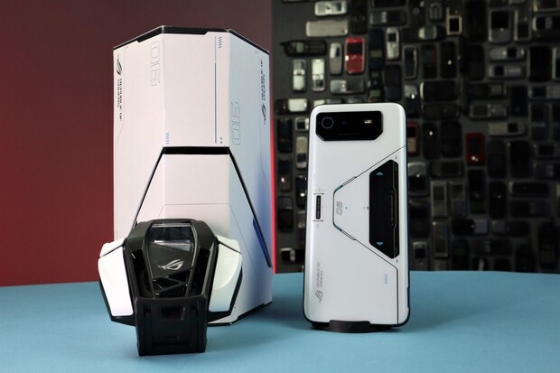 ASUS ROG Phone 6 Pro v redakci! Úchvatný výkon, skvělé reproduktory a 165Hz displej 